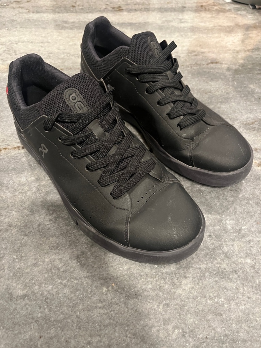 On Running Men’s Rodger’s  Black Low-Top Sneakers with Subtle Logo
